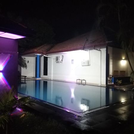 Blue Bell Hotel Negombo Exterior photo