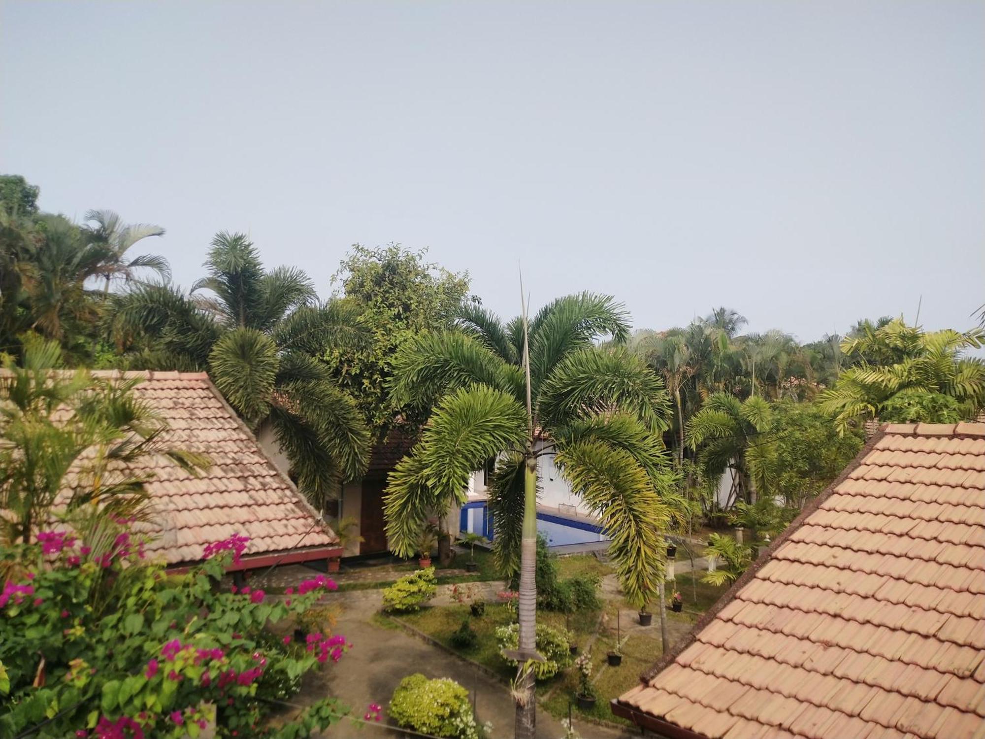 Blue Bell Hotel Negombo Exterior photo