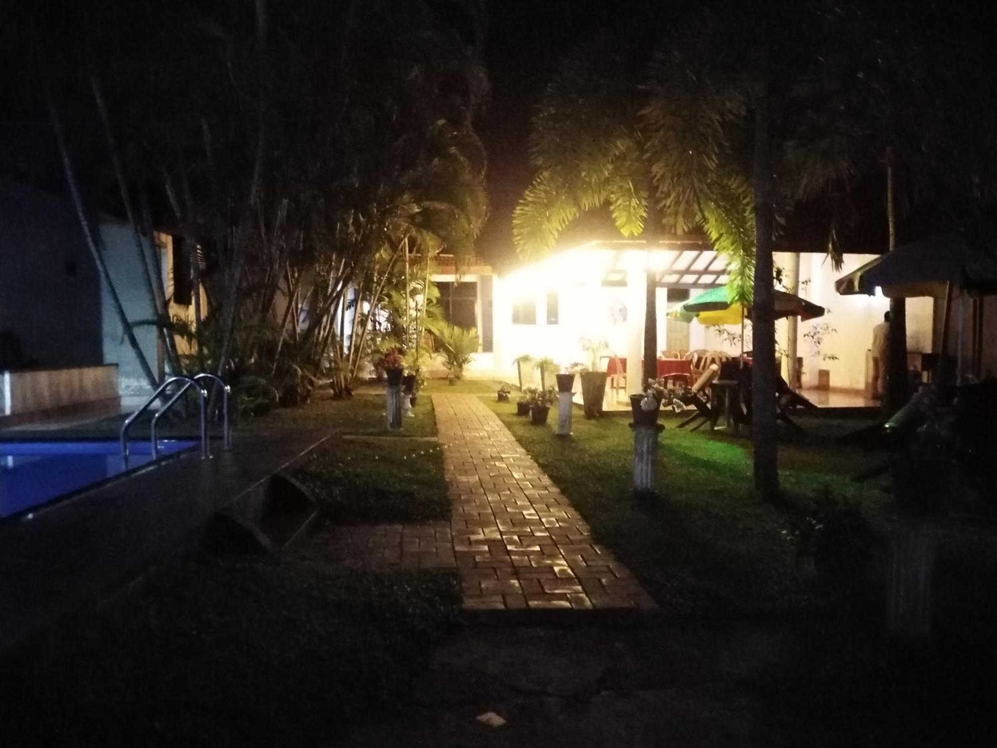Blue Bell Hotel Negombo Exterior photo