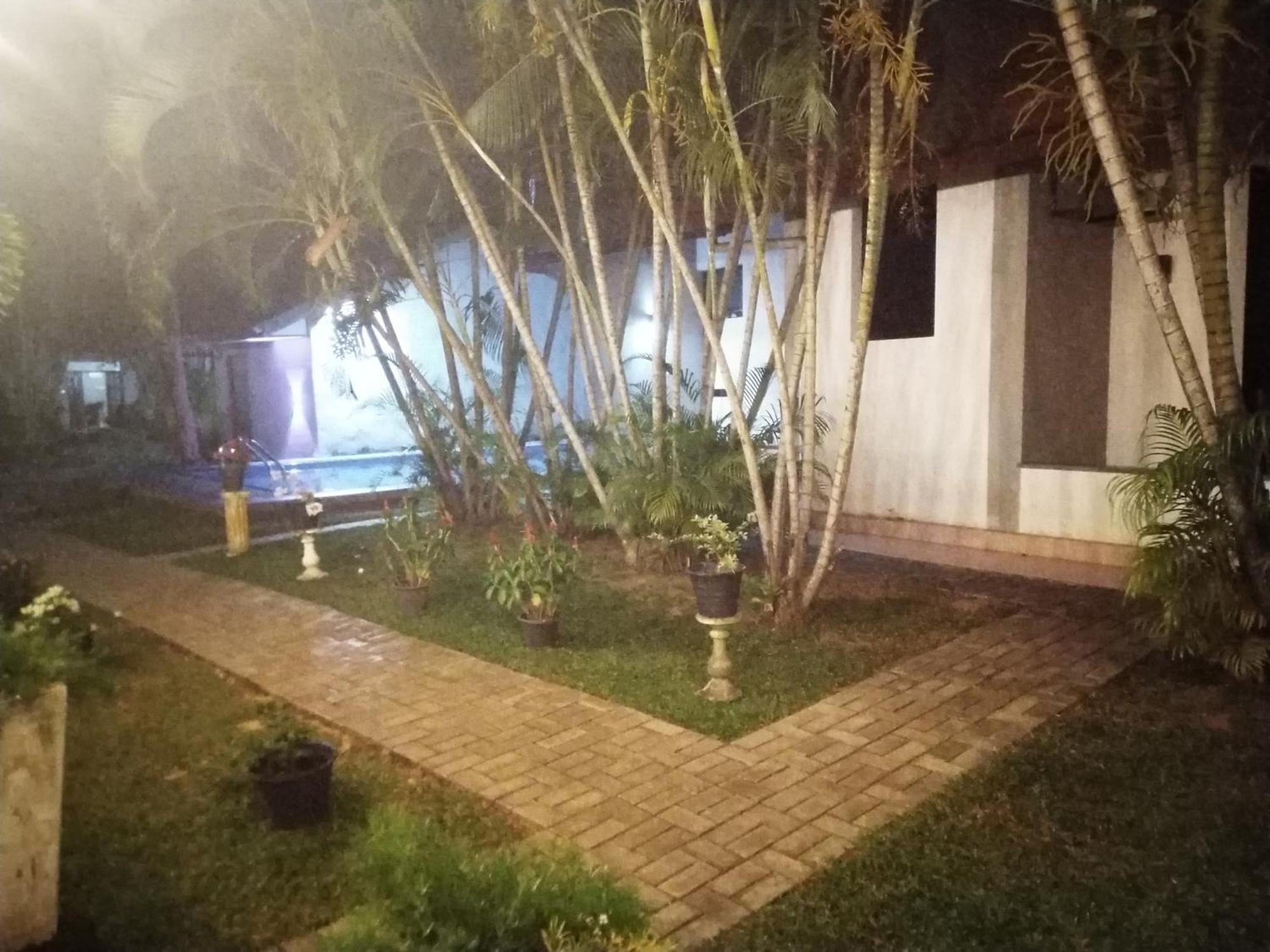 Blue Bell Hotel Negombo Exterior photo