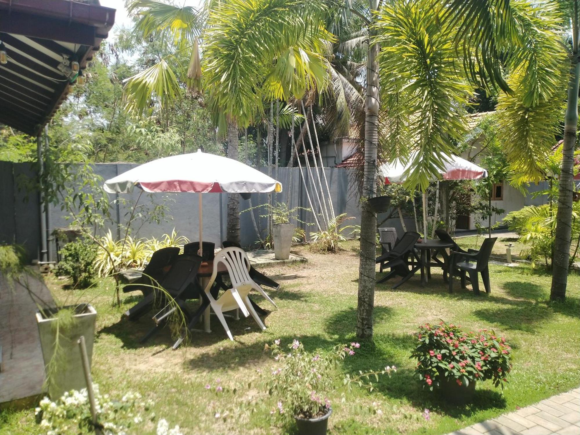 Blue Bell Hotel Negombo Exterior photo