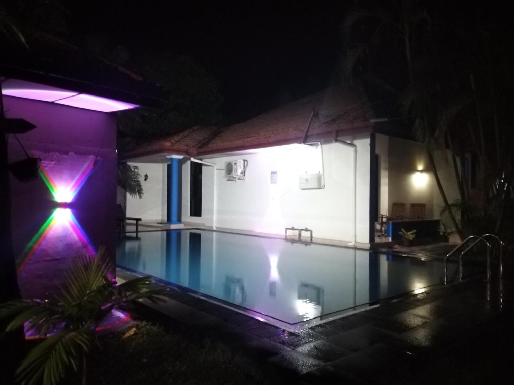 Blue Bell Hotel Negombo Exterior photo